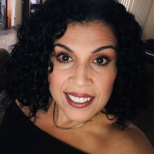 Meet your Posher, Yolanda